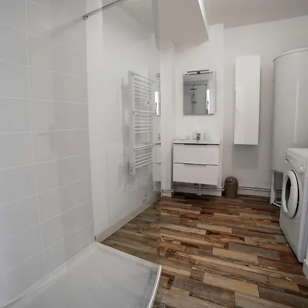 Chambre Dans Maison Centre-ville * Thouars